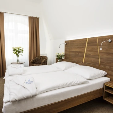 Rooms and Apartments