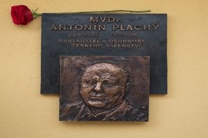 zakladatel skupiny ROYAL SPA MVDr. Antonín Plachý zakladatel skupiny ROYAL SPA MVDr. Antonín Plachý