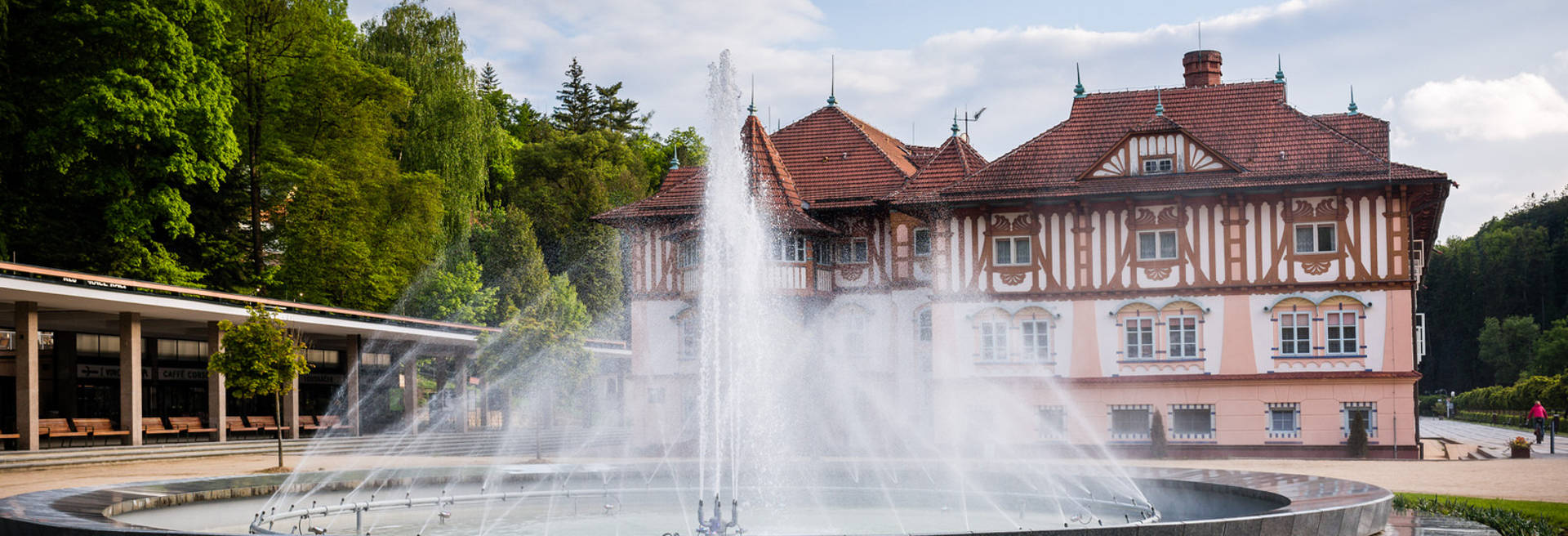 Lázeňská kolonáda a Jurkovičův dům - lázně Luhačovice